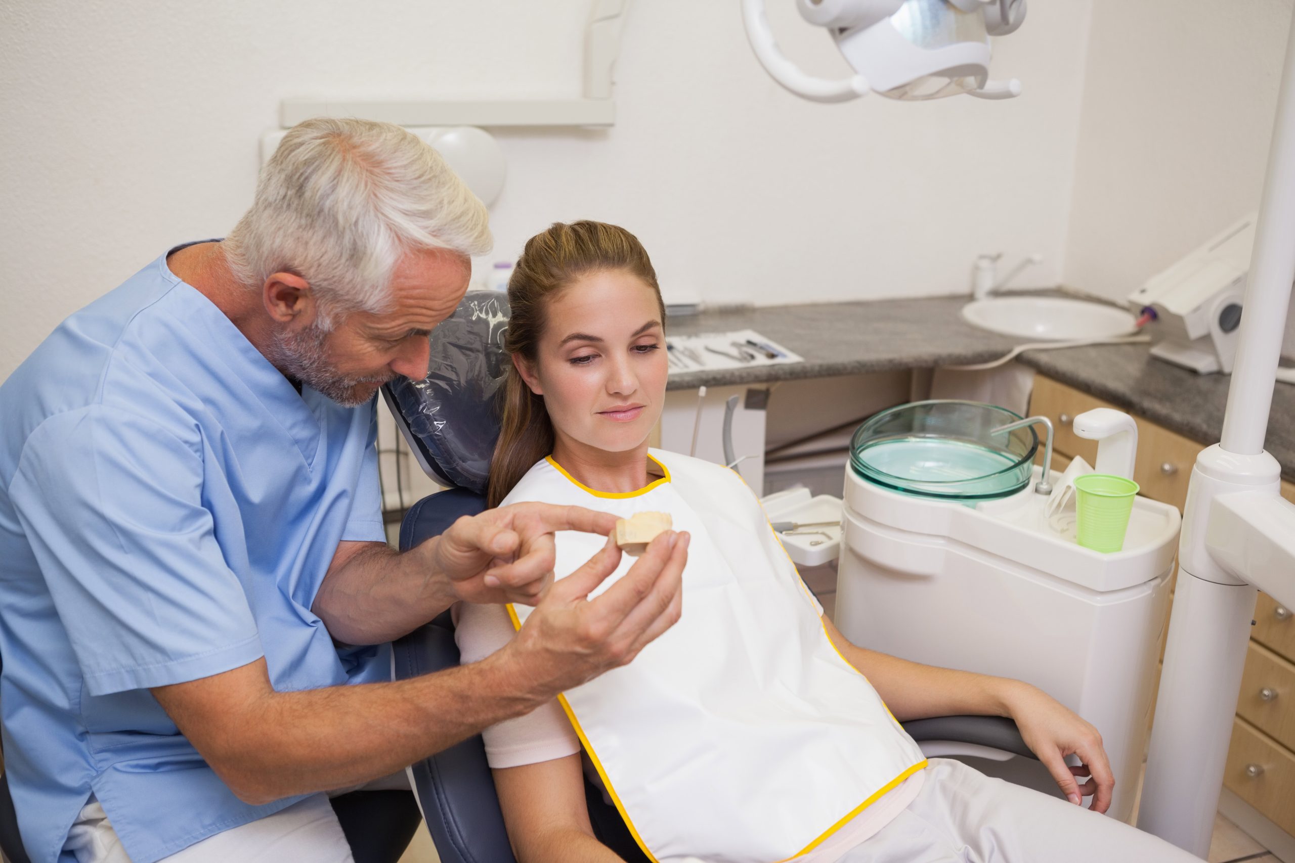 A Comprehensive Guide to Replacing Dental Implants